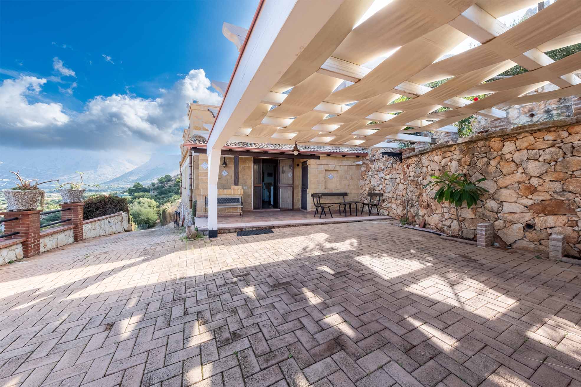 Terrasini villa indipendente con spazi esterni